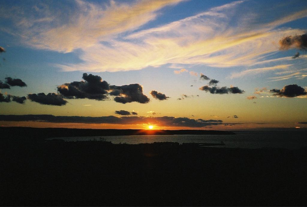 Montauk Manor Hotel Eksteriør billede Sunset over the Atlantic Ocean