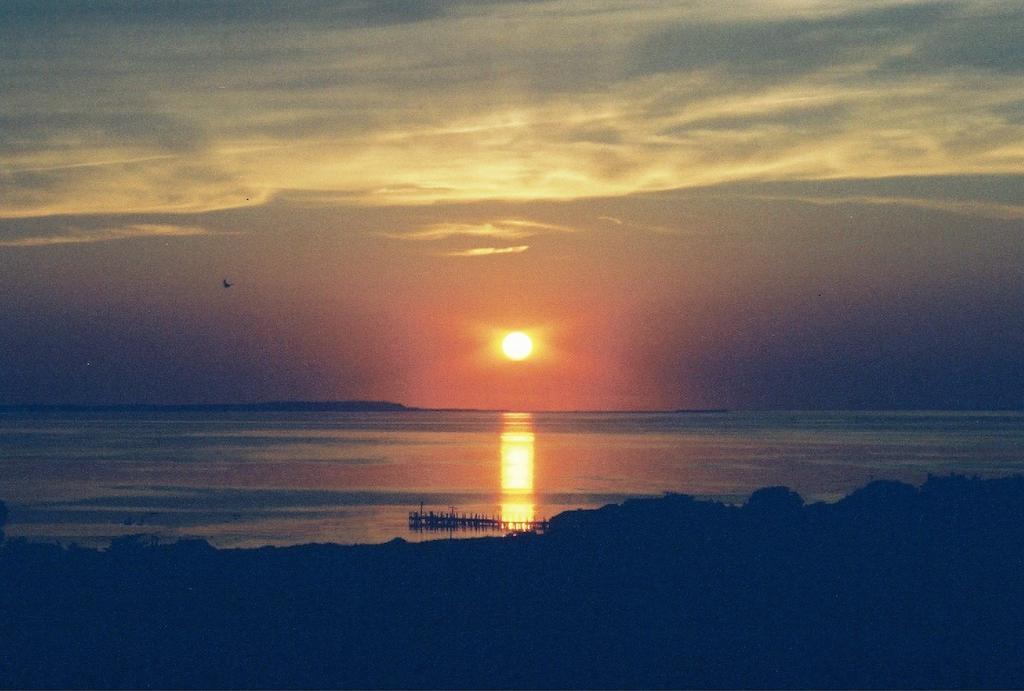 Montauk Manor Hotel Eksteriør billede Sunset over the Gulf of Riga