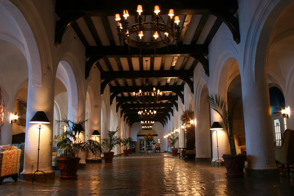 Montauk Manor Hotel Eksteriør billede The interior of the Victoria Falls Hotel