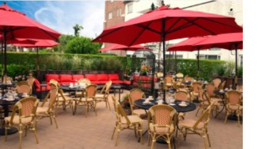 Montauk Manor Hotel Eksteriør billede The patio at the restaurant