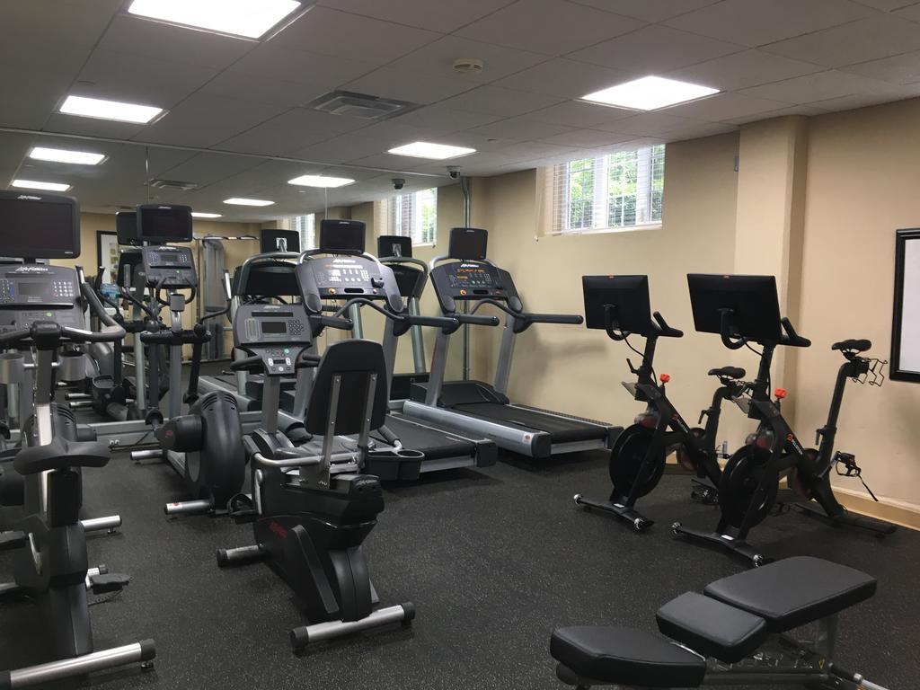 Montauk Manor Hotel Eksteriør billede The Fitness Center at the 1000 North Main Street location